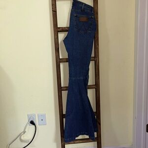 🚨‼️WOMENS WRANGLER HIGH RISE FLARE JEANS‼️🚨